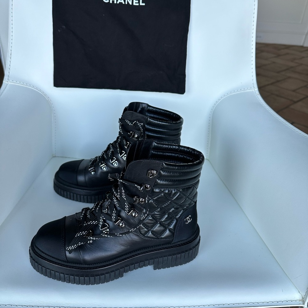 Brand new, unworn.it was a size smaller!